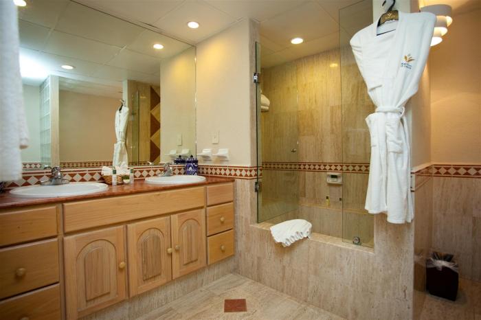 Cabo San Lucas Villa Del Palmar 2 Bedroom Master Bathroom