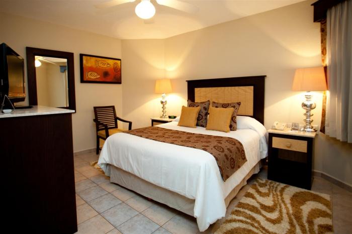 Cabo San Lucas Villa Del Palmar 2 Bedroom Master Bedroom