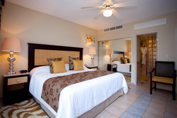 Villa Del Palmar Penthouse 3606 Master Bedroom